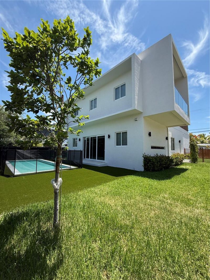 3326 Elizabeth St , Miami, FL 33133 Photo