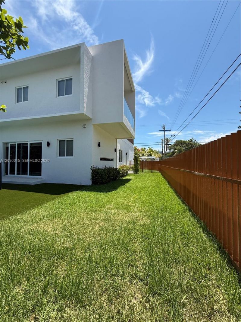 3326 Elizabeth St , Miami, FL 33133 Photo