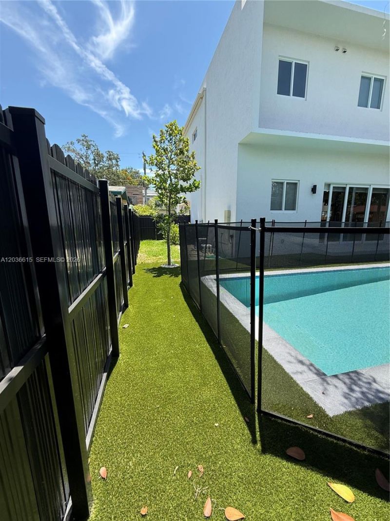 3326 Elizabeth St , Miami, FL 33133 Photo