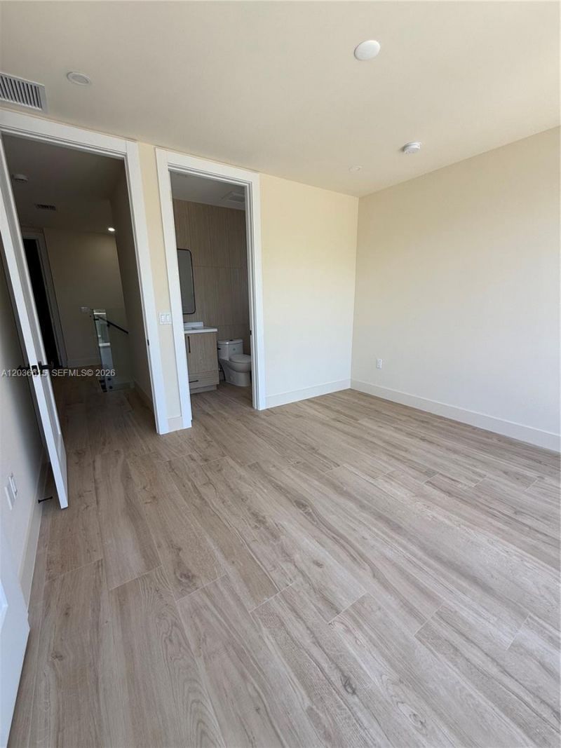 3326 Elizabeth St , Miami, FL 33133 Photo