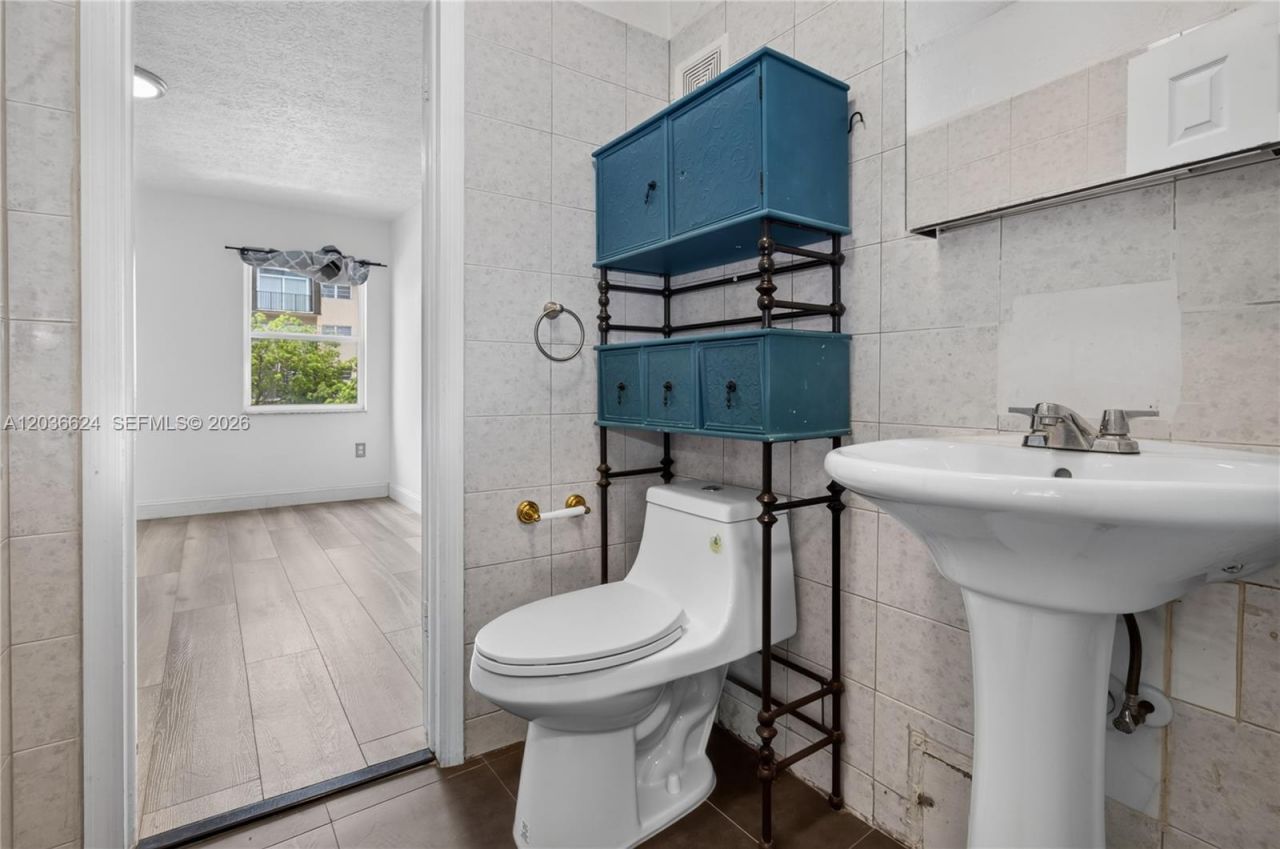 6070 W 18th Ave, Unit 209, Hialeah, FL 33012 Photo