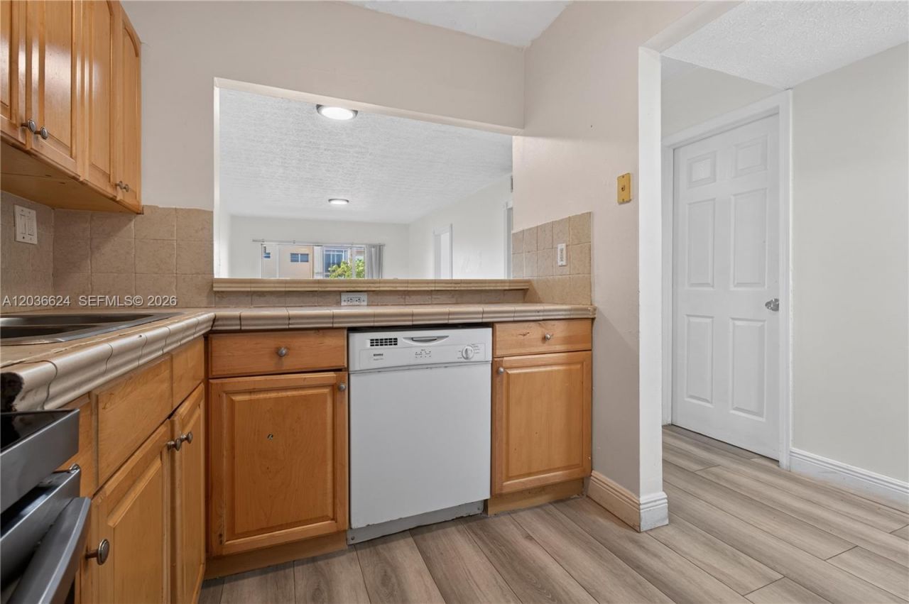 6070 W 18th Ave, Unit 209, Hialeah, FL 33012 Photo