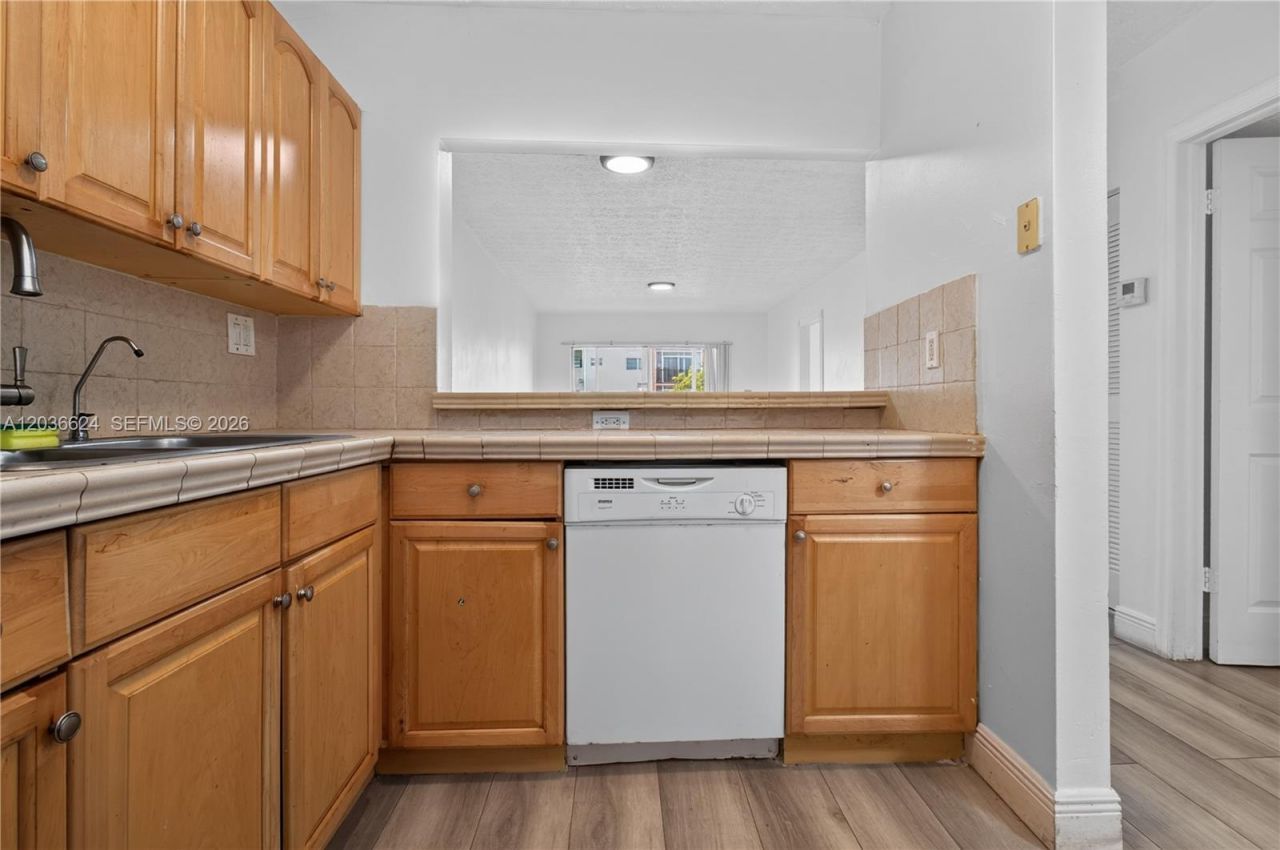 6070 W 18th Ave, Unit 209, Hialeah, FL 33012 Photo