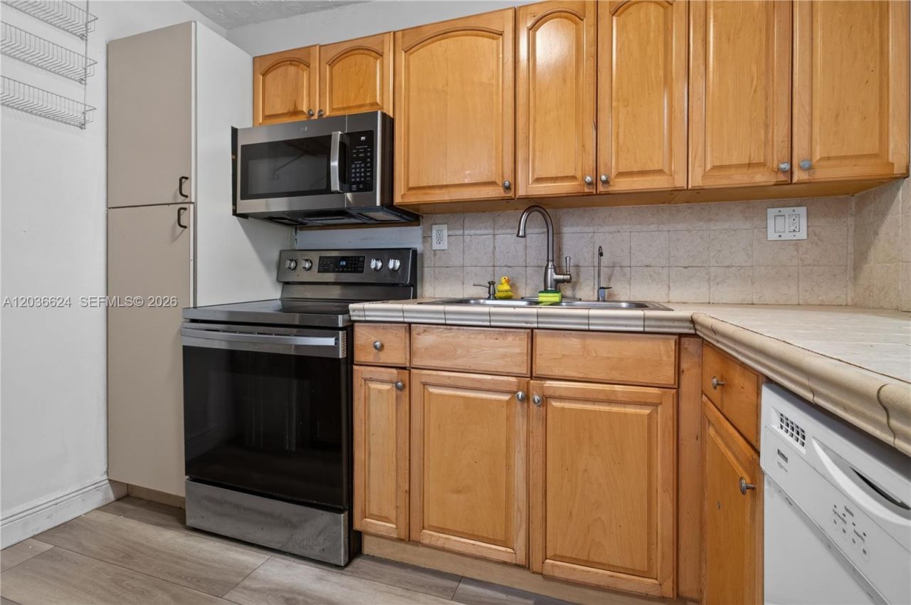 6070 W 18th Ave, Unit 209, Hialeah, FL 33012 Photo