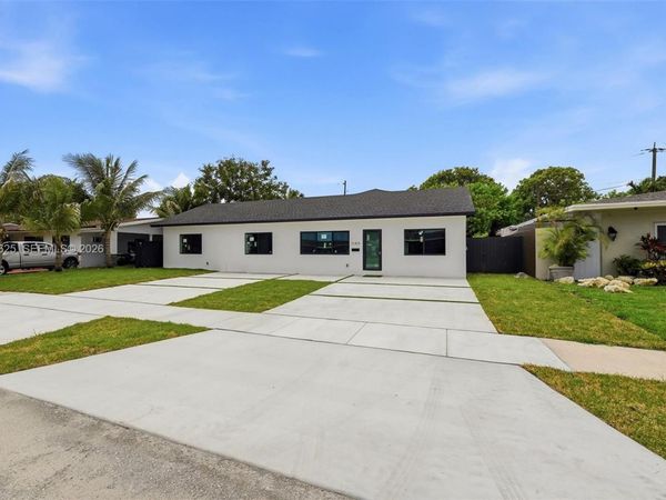 1140 NE 201st Ter , Miami, FL 33179