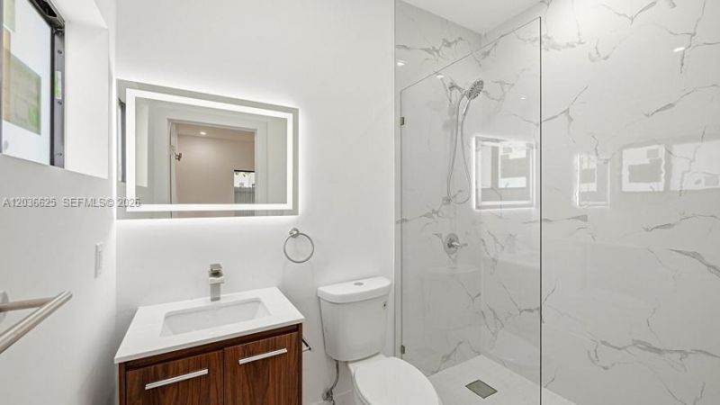1140 NE 201st Ter , Miami, FL 33179 Photo