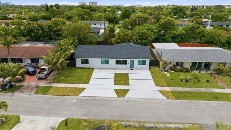 1140 NE 201st Ter , Miami, FL 33179 Photo