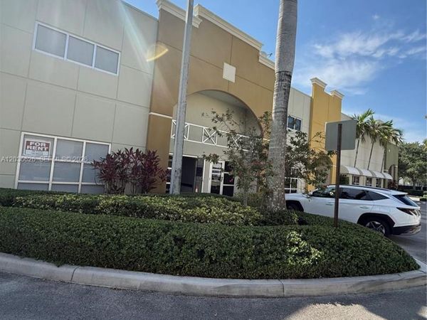11231 NW 20th St, Unit 122, Sweetwater, FL 33172