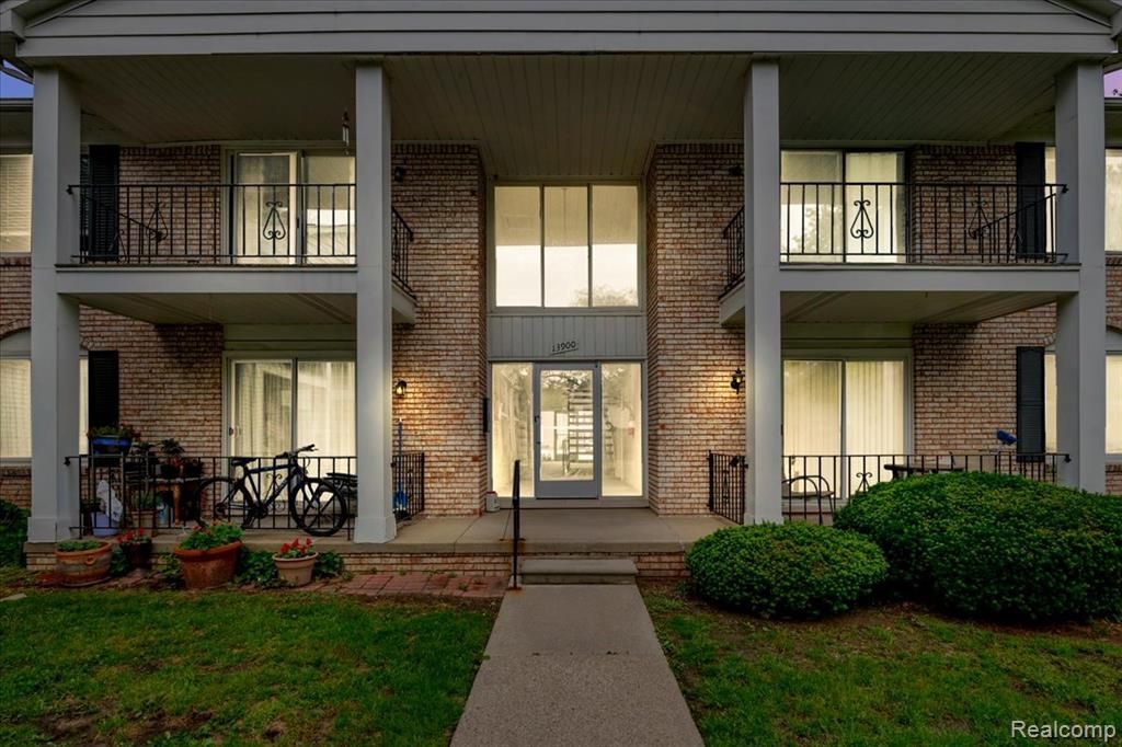 13900 Camelot Drive, Sterling Heights, MI 48312 Main Photo
