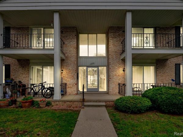 13900 Camelot Drive, Sterling Heights, MI 48312