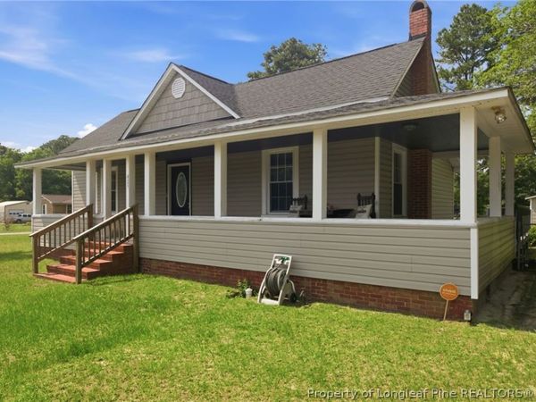 423 E Edinborough Avenue , Raeford, NC 28376