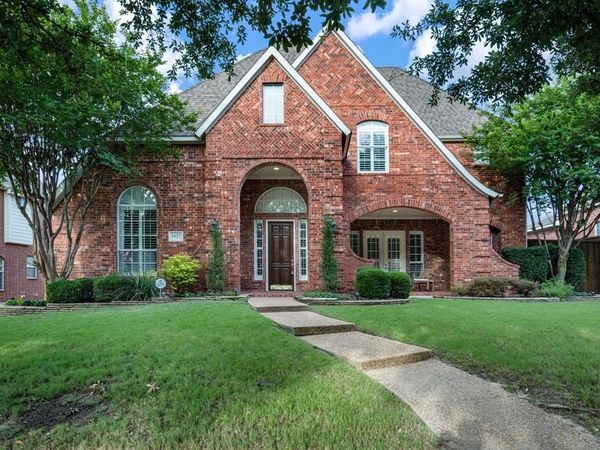 1027 Sir Lancelot Circle, Lewisville, TX 75056