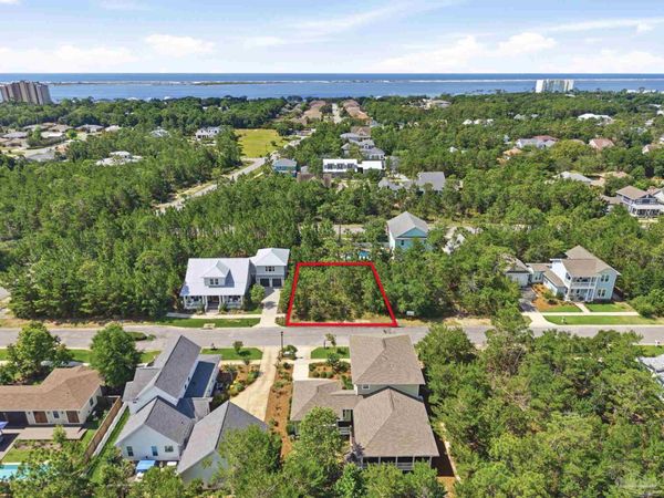 4884 Leeward Dr, Pensacola, FL 32507