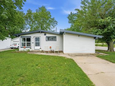 101 E Springdale St, Derby, KS 67037