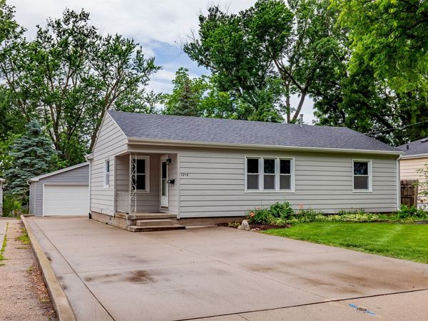 1218 68th Street , Windsor Heights, IA 50324