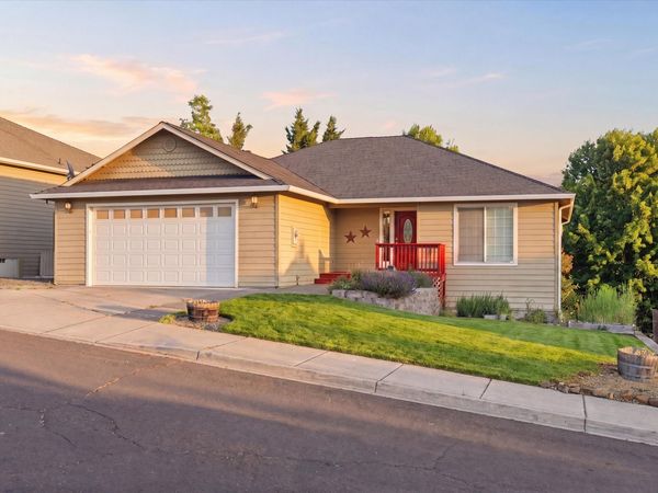 1056 Highlands Drive, Eagle Point, OR 97524