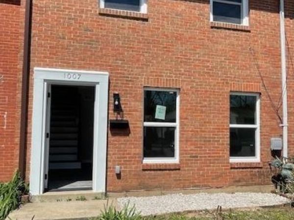 1007 Pine Street, St Charles, MO 63301
