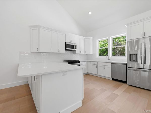 19 Montauk Highway , Unit 7, Westhampton, NY 11977