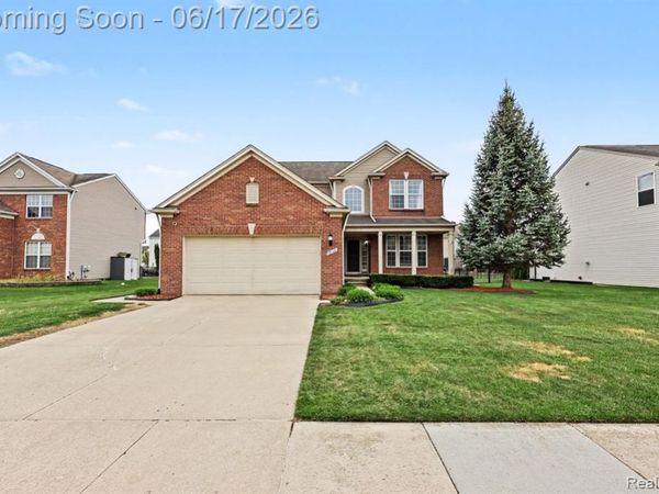 19120 Pembridge Street, Macomb Twp, MI 48042