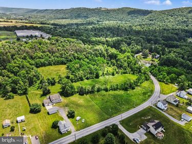 372 S GOOD SPRING ROAD, HEGINS, PA 17938