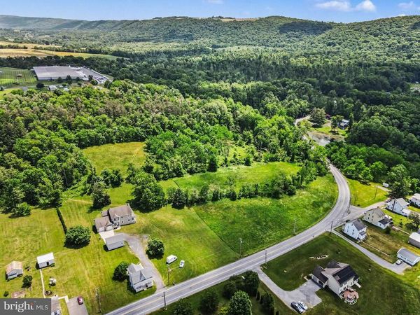 372 S GOOD SPRING ROAD, HEGINS, PA 17938