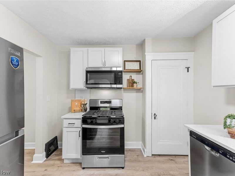 4650 Dornur Drive, Cleveland, OH 44109 Photo 10
