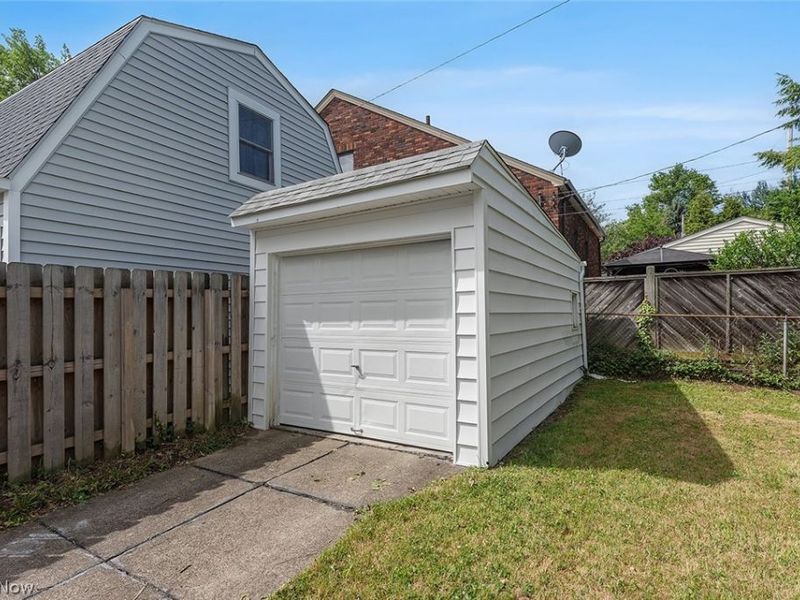 4650 Dornur Drive, Cleveland, OH 44109 Photo 27