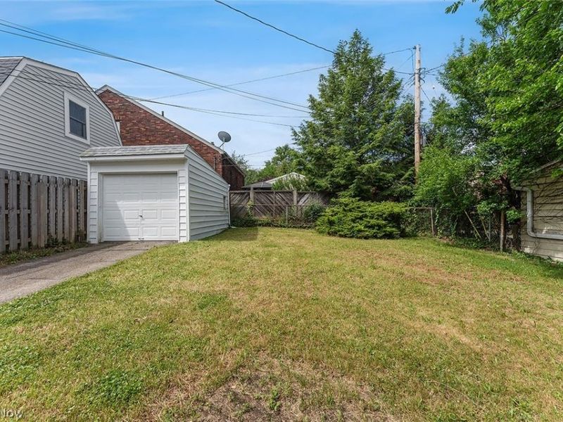 4650 Dornur Drive, Cleveland, OH 44109 Photo 28