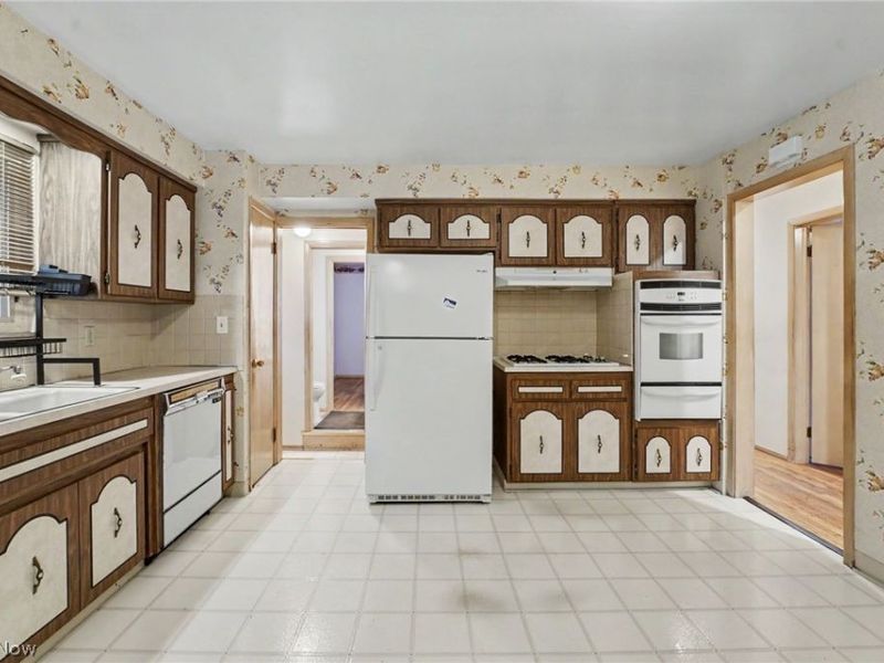 5576 Andover Boulevard , Garfield Heights, OH 44125 Photo 9