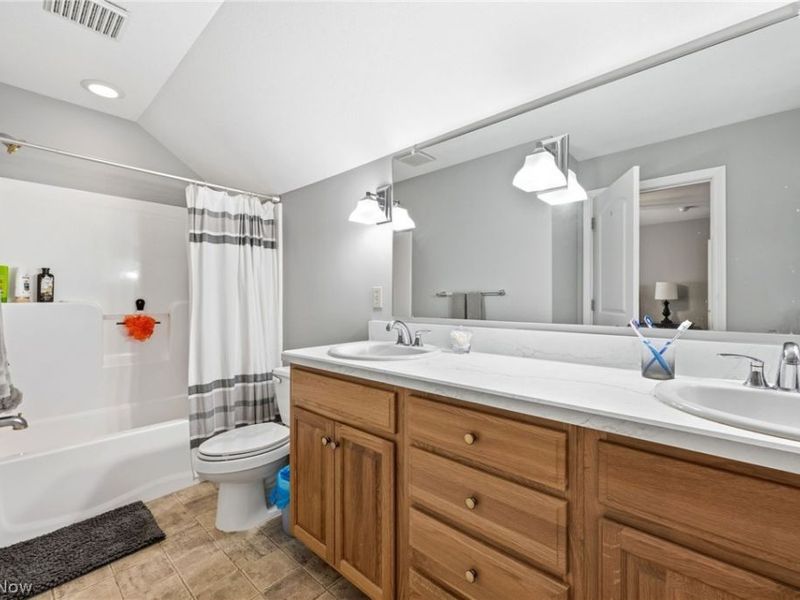 5067 Shepherds Glen , Willoughby, OH 44094 Photo 20