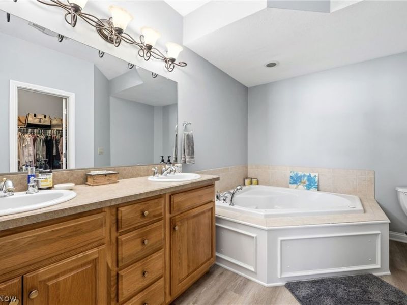 5067 Shepherds Glen , Willoughby, OH 44094 Photo 23