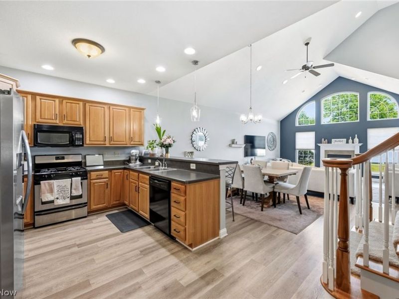 5067 Shepherds Glen , Willoughby, OH 44094 Photo 4