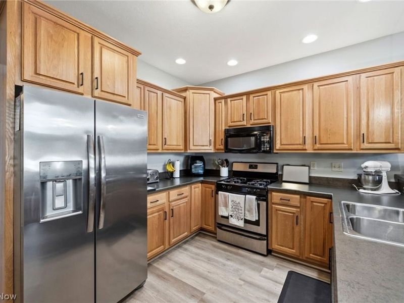 5067 Shepherds Glen , Willoughby, OH 44094 Photo 7