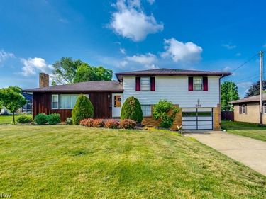 550 E Carrollton Street, Magnolia, OH 44643