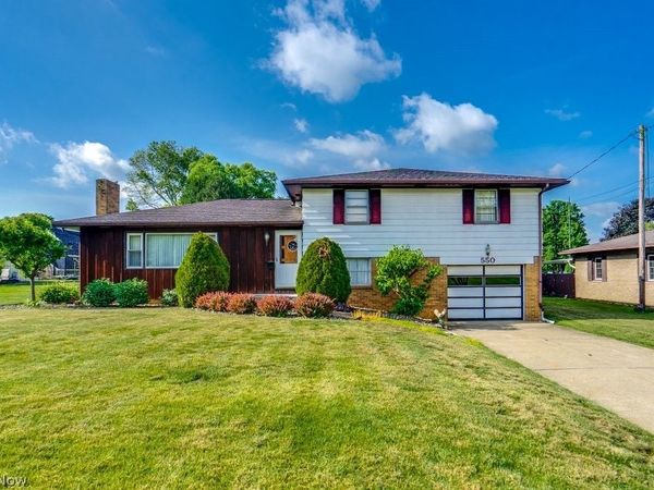 550 E Carrollton Street , Magnolia, OH 44643