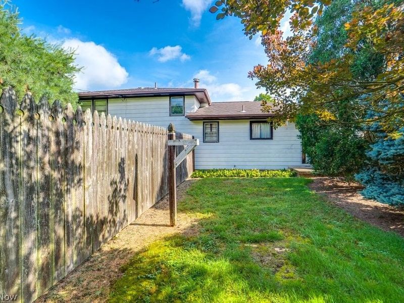 550 E Carrollton Street , Magnolia, OH 44643 Photo 2