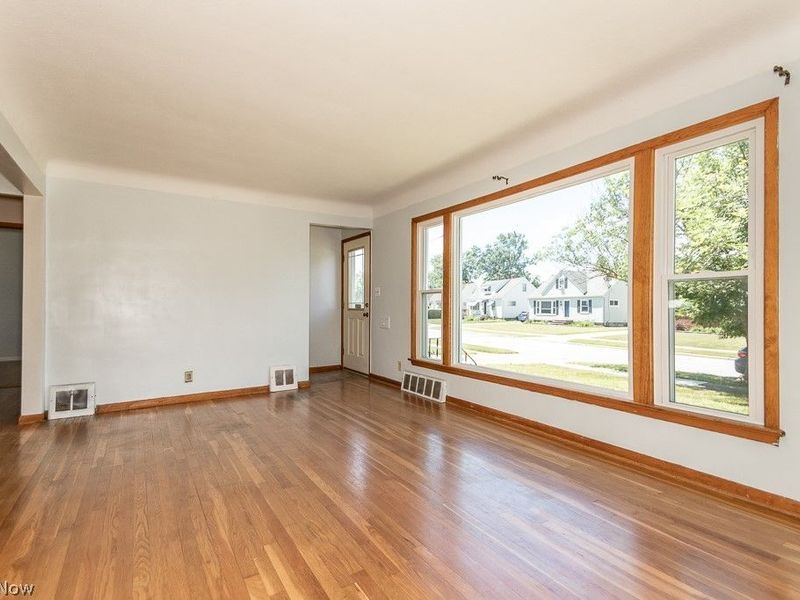 721 Pendley Road , Willowick, OH 44095 Photo 5