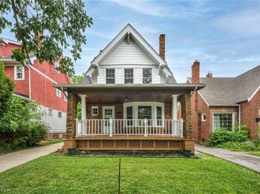 3270 Yorkshire Road, Cleveland Heights, OH 44118