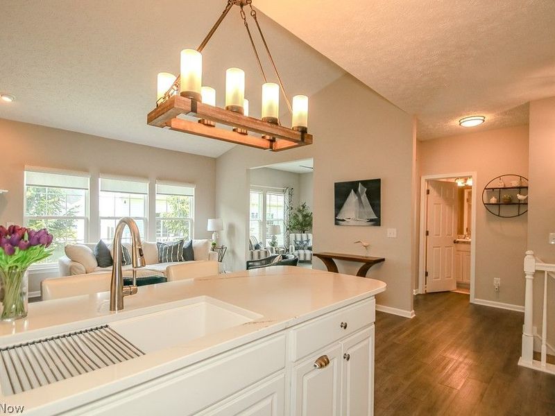 9072 Devonshire Drive, Olmsted Falls, OH 44138 Photo 12