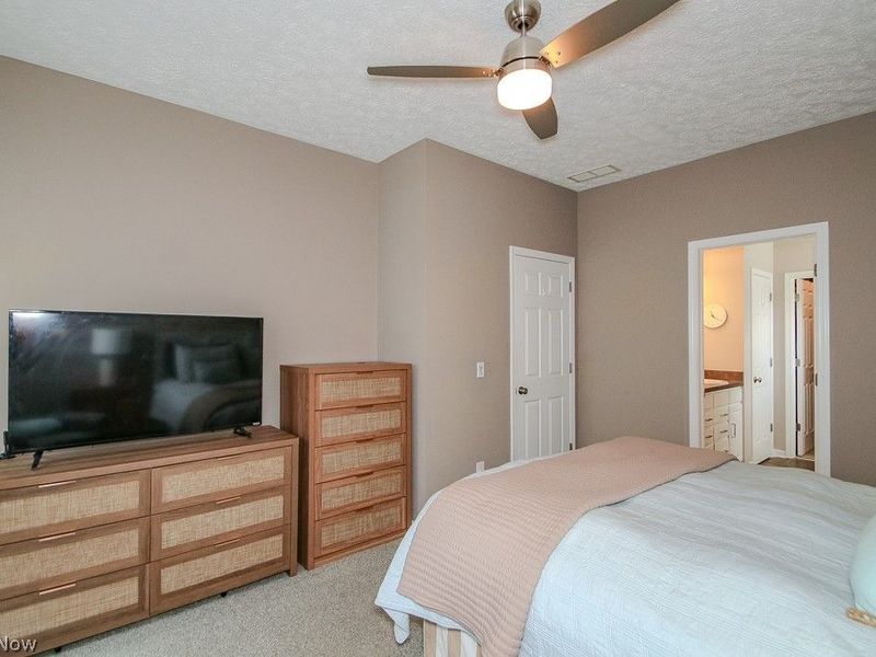 9072 Devonshire Drive, Olmsted Falls, OH 44138 Photo 22