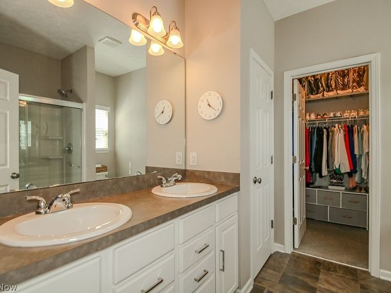 9072 Devonshire Drive, Olmsted Falls, OH 44138 Photo 23