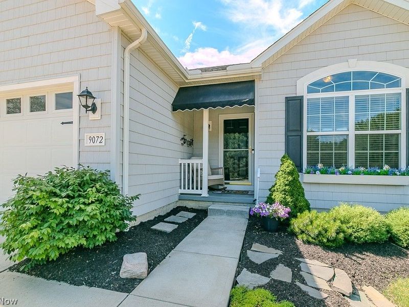 9072 Devonshire Drive, Olmsted Falls, OH 44138 Photo 3