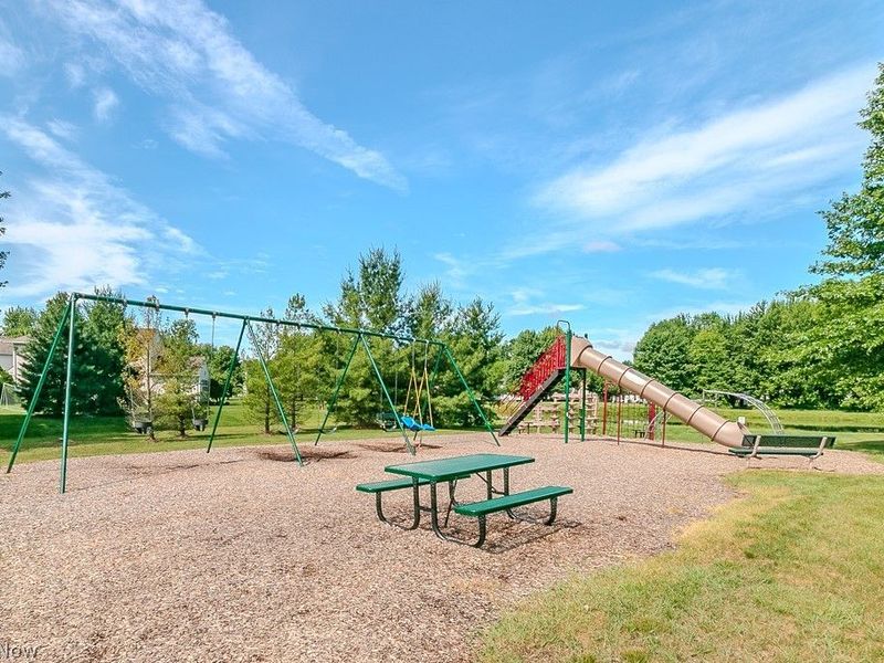 9072 Devonshire Drive, Olmsted Falls, OH 44138 Photo 35