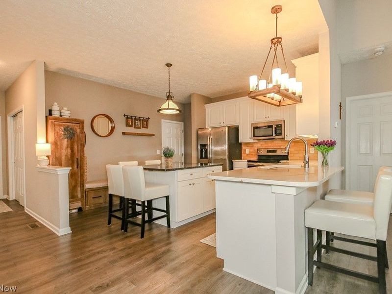 9072 Devonshire Drive, Olmsted Falls, OH 44138 Photo 5