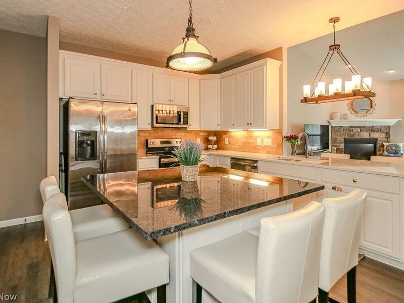 9072 Devonshire Drive, Olmsted Falls, OH 44138 Photo 6