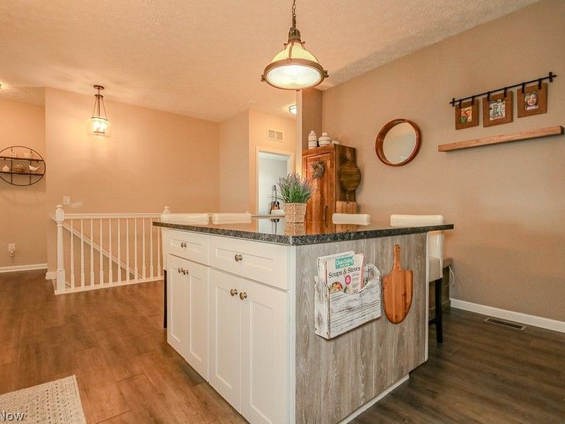 9072 Devonshire Drive, Olmsted Falls, OH 44138 Photo 7