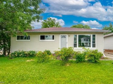 5833 Stumph Road, Parma Heights, OH 44130