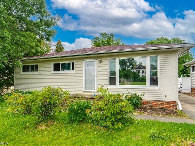 5833 Stumph Road , Parma Heights, OH 44130 Photo 2