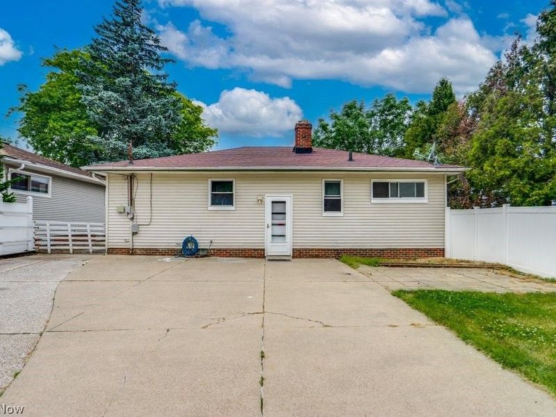 5833 Stumph Road , Parma Heights, OH 44130 Photo 23