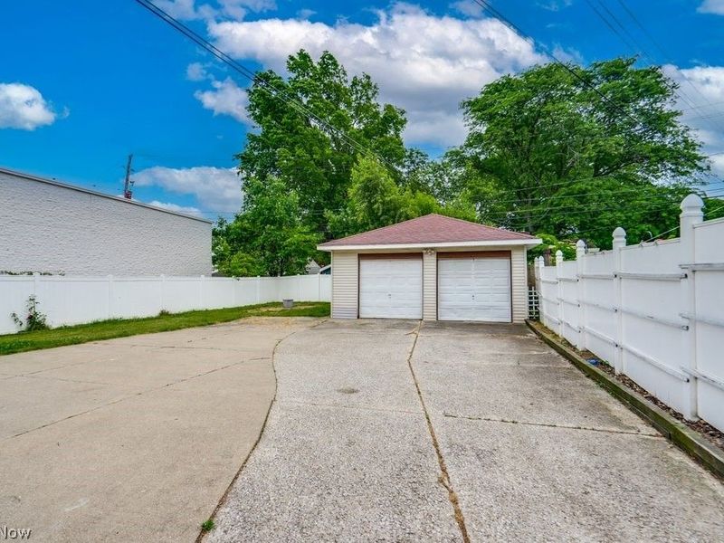 5833 Stumph Road , Parma Heights, OH 44130 Photo 24